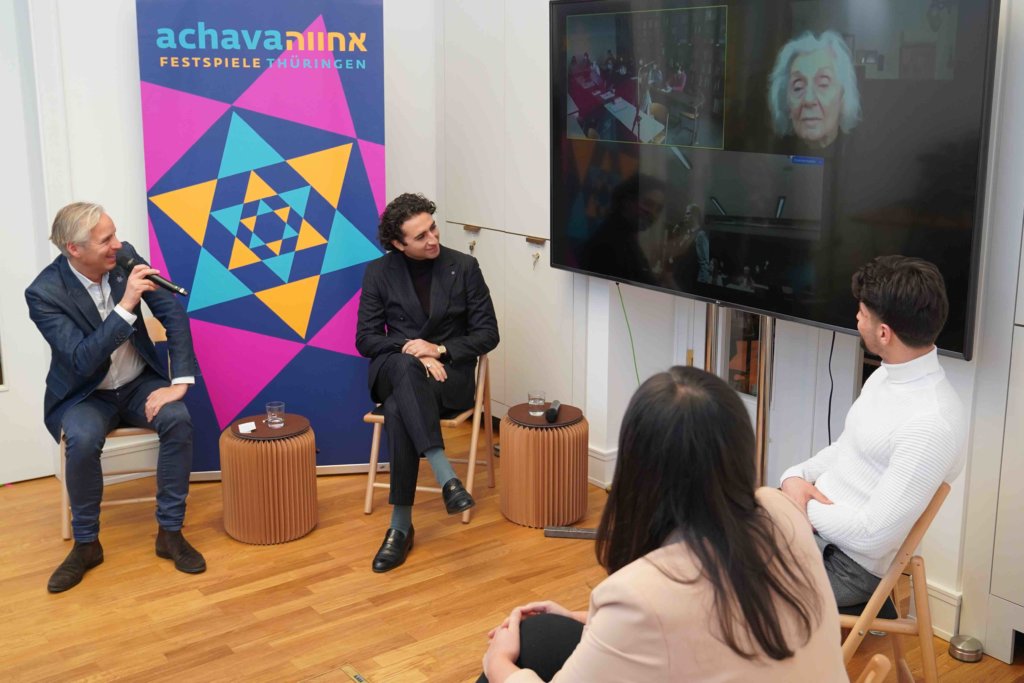 Georgi Ambarzumjan, Radwan Hasso & Düzen Tekkal im Gespräch mit Holocaustüberlebende Éva Fahidi